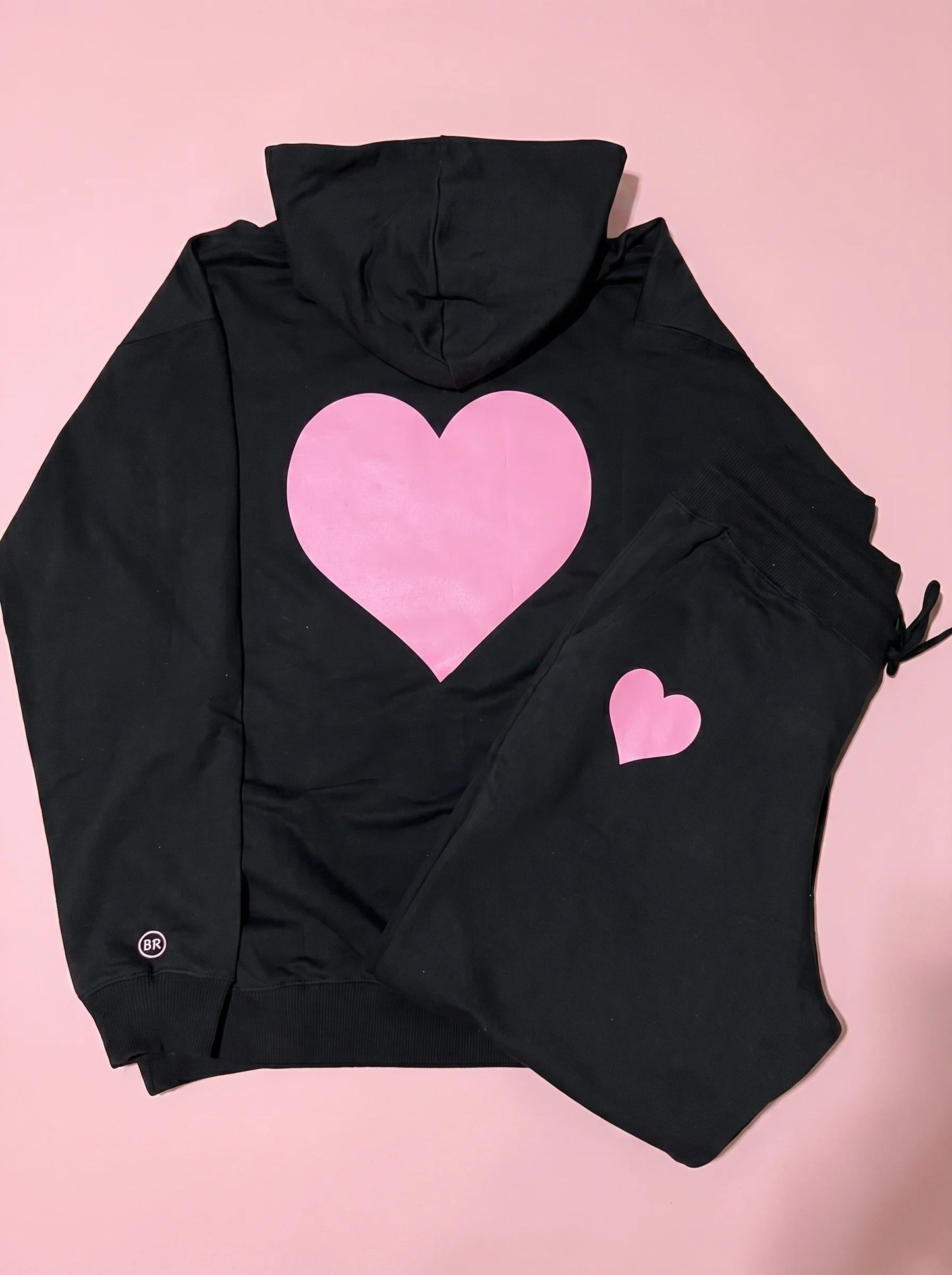 Conjuntos deportivos de San Valentín con el tema rosa como protagonista